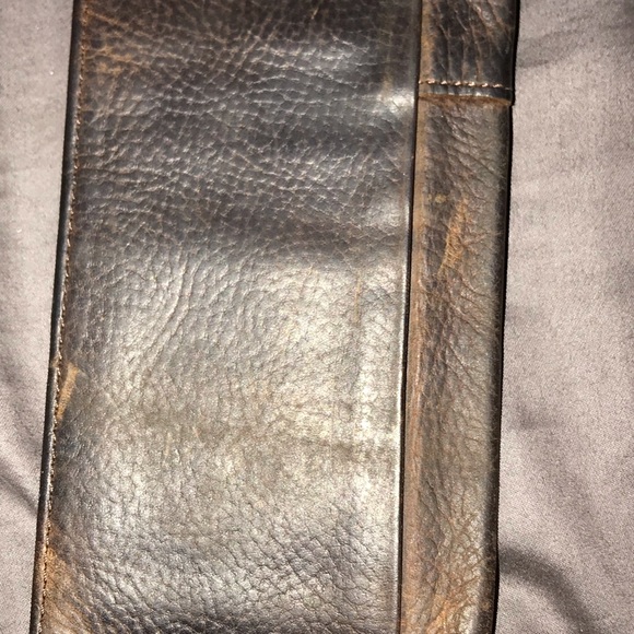 %100 authentic wallets. - Picture 4 of 8